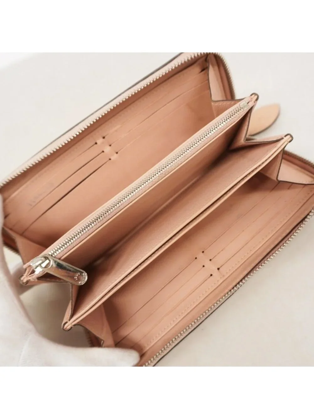 Louis Vuitton Wallet Mahina Zippy Magnolia